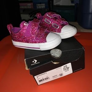Kids pink glitter converse size 7T